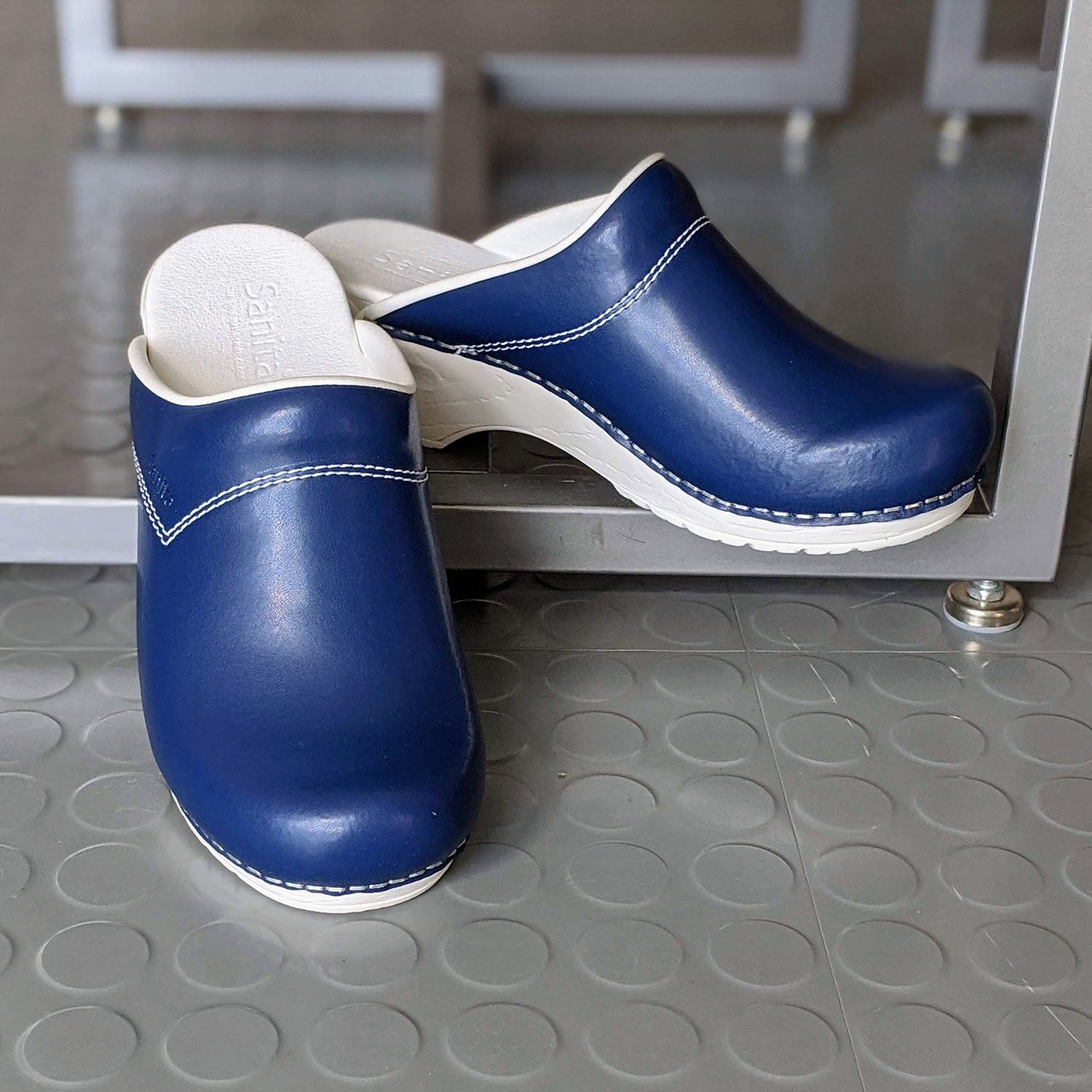 Sanita Nurse Pastel Working Clogs in Navy